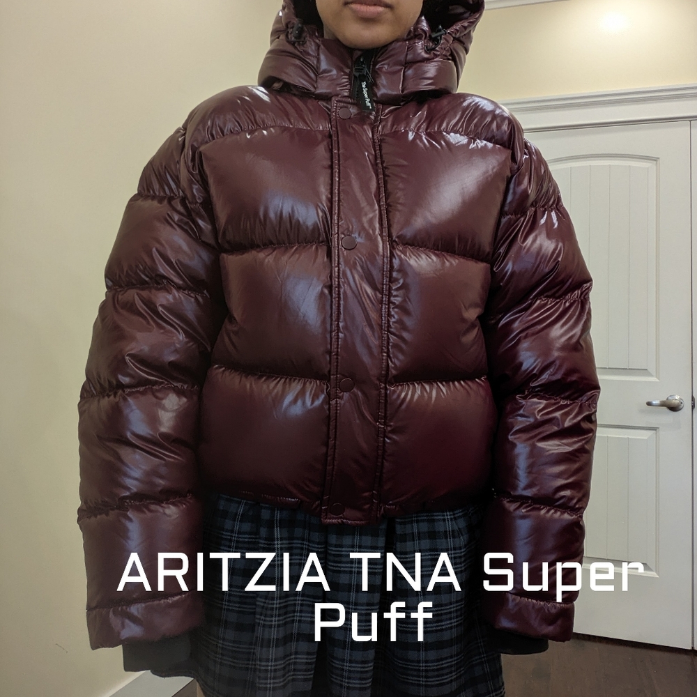 ARITZIA TNA Super Puff Shorty Jacket in High Gloss Burgundy Size Lar…